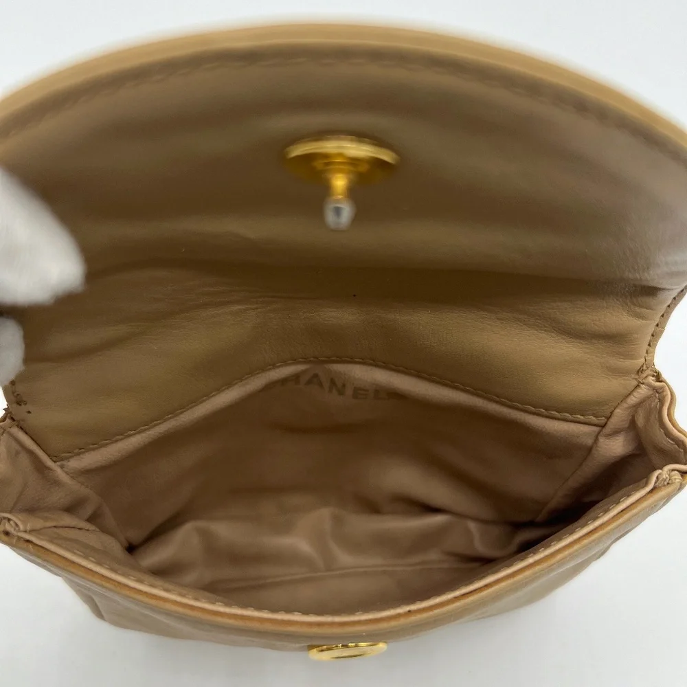 Authentic Chanel Vintage Beige calfskin CC Flap Belt Bag - Picture 4 of 6